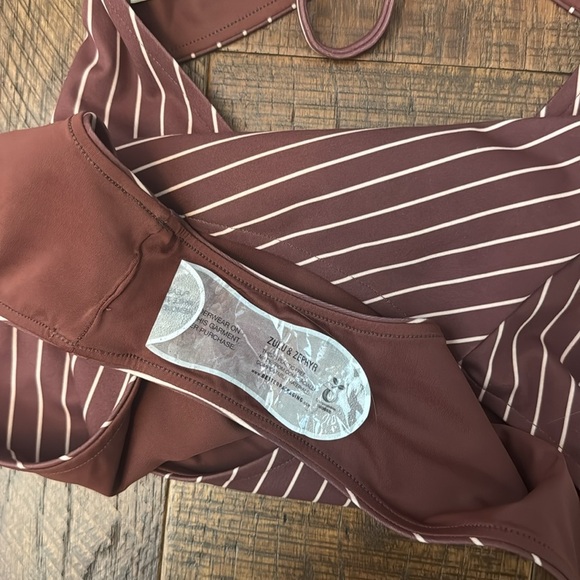New ZULU & ZEPHYR PLUM STRIPE HALTER ONE PIECE - Picture 7 of 9